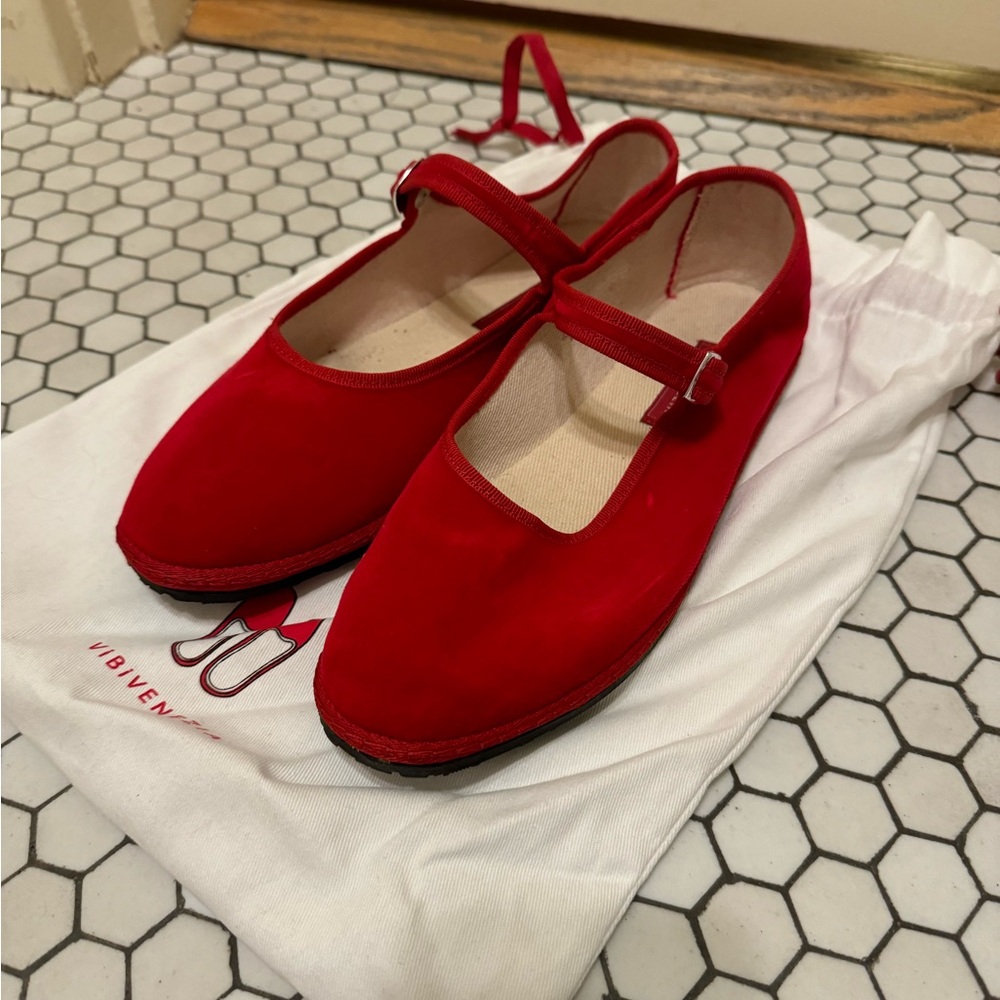 VIBI VENEZIA MARY JANES SIZE 40 (fits US 9)